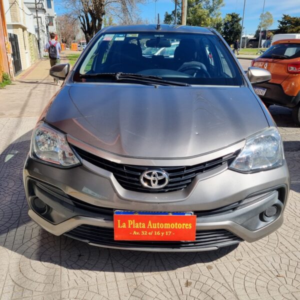 Toyota Etios 1.5 X - 5 ptas. - Imagen 2