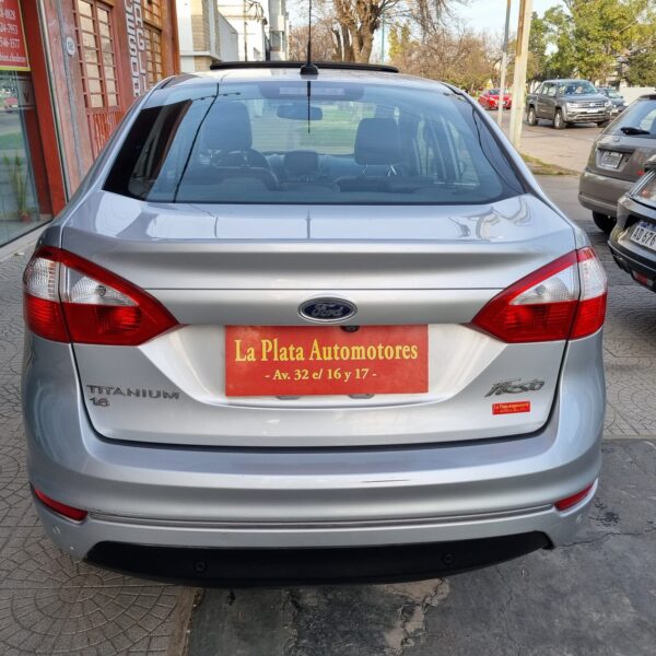 Ford Fiesta Kinetic 1.6 Sedan Titanium - Imagen 6