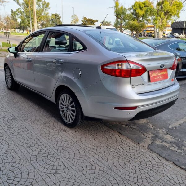 Ford Fiesta Kinetic 1.6 Sedan Titanium - Imagen 5