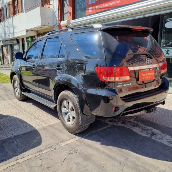Toyota Hilux SW4 3.0 I Srv C/cuero, 7 Asientos, 4x4 - Imagen 5