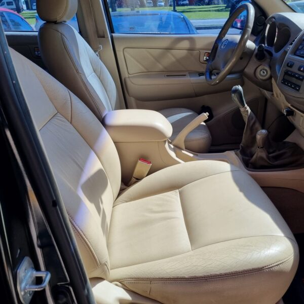 Toyota Hilux SW4 3.0 I Srv C/cuero, 7 Asientos, 4x4 - Imagen 9