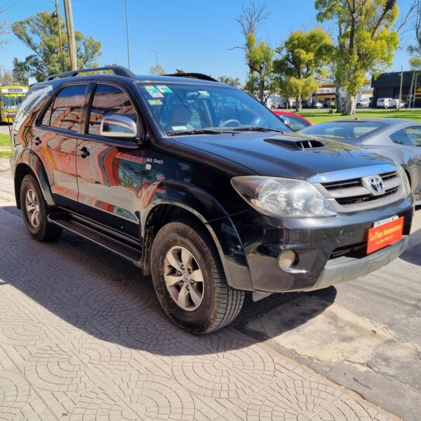 Toyota Hilux SW4 3.0 I Srv C/cuero, 7 Asientos, 4x4 - Imagen 3