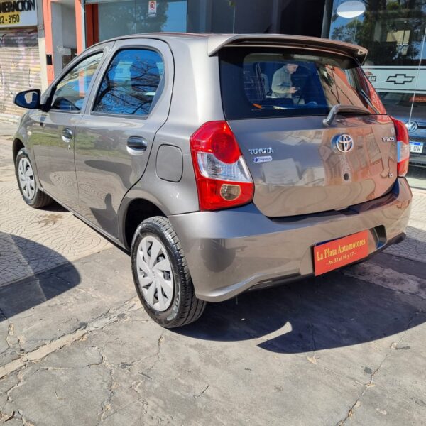 Toyota Etios 1.5 X - 5 ptas. - Imagen 5