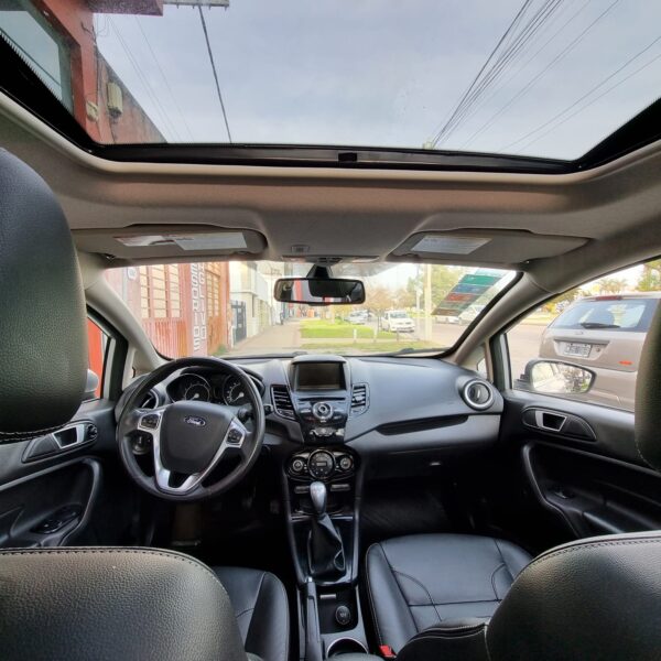 Ford Fiesta Kinetic 1.6 Sedan Titanium - Imagen 7
