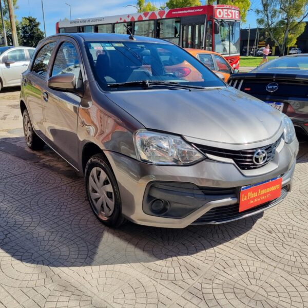 Toyota Etios 1.5 X - 5 ptas. - Imagen 3