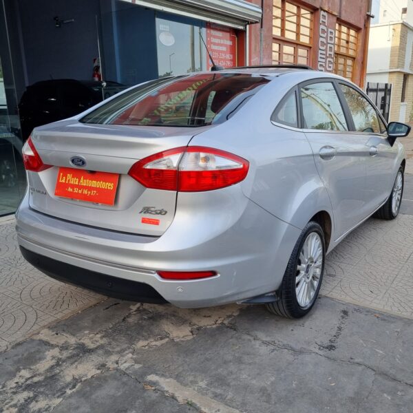 Ford Fiesta Kinetic 1.6 Sedan Titanium - Imagen 4