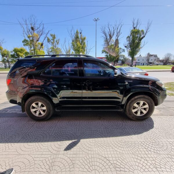 Toyota Hilux SW4 3.0 I Srv C/cuero, 7 Asientos, 4x4 - Imagen 7