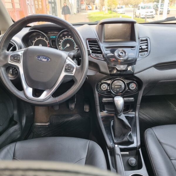 Ford Fiesta Kinetic 1.6 Sedan Titanium - Imagen 8