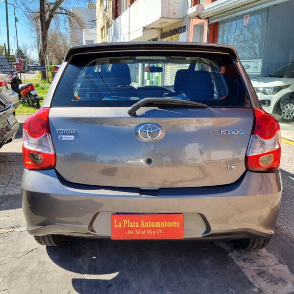 Toyota Etios 1.5 X - 5 ptas. - Imagen 4